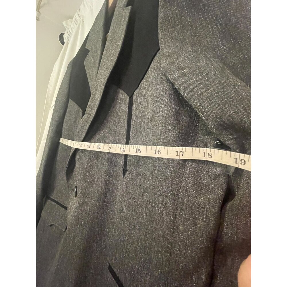 JA7053- Men’s Gray Blazer with Black Contrast Panels Two Button Structured Jacke - Picture 3 of 11